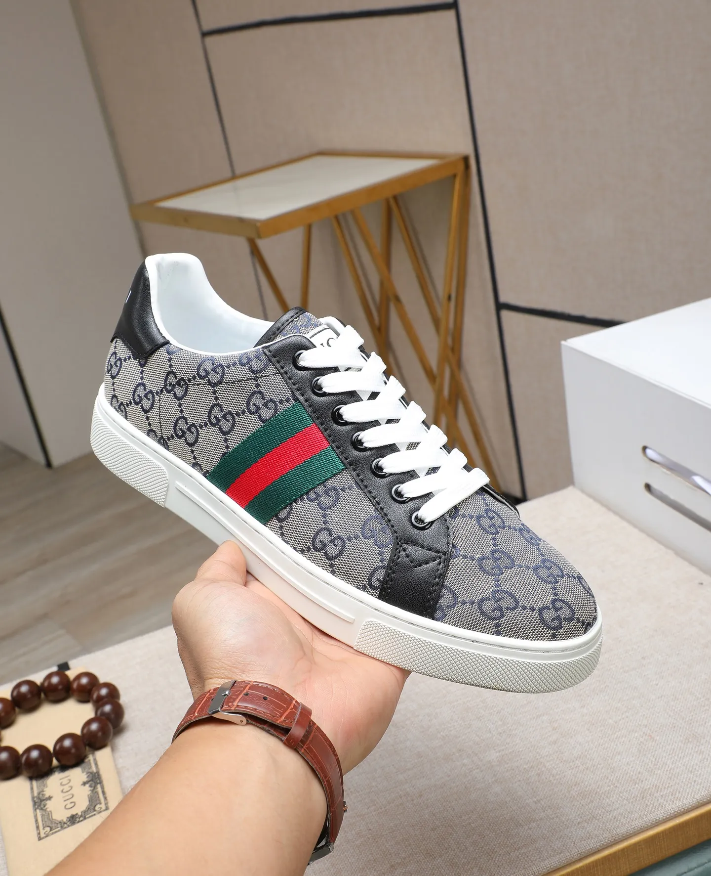 Men's shoes 💰420 GUCCI🔍🔍The latest model is available at the counter simultaneously. Original calfskin imported from Italy, genuine leather lining, (high-end, extravagant and classy) with exquisite workmanship. Sole: Original sole provided by the original factory. ⚠Exclusive double-layer movable molded sole is super comfortable⚠. Photographed in real life. 🎬The real thing is better. 🔍🔍"High quality·Follow the order" code number 38-44